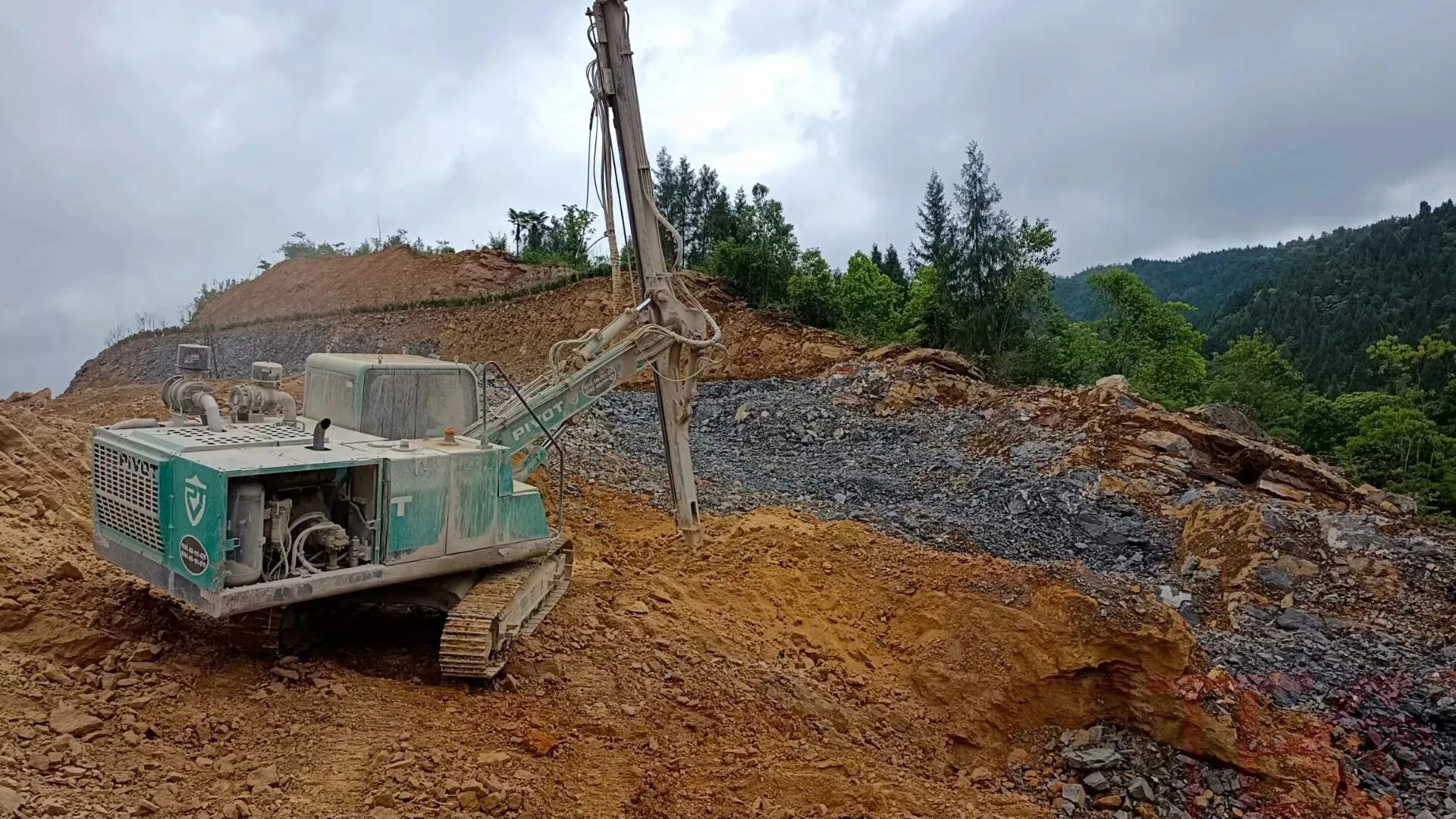 磁致伸缩位移传感器在液压凿岩机中的关键作用(图1)