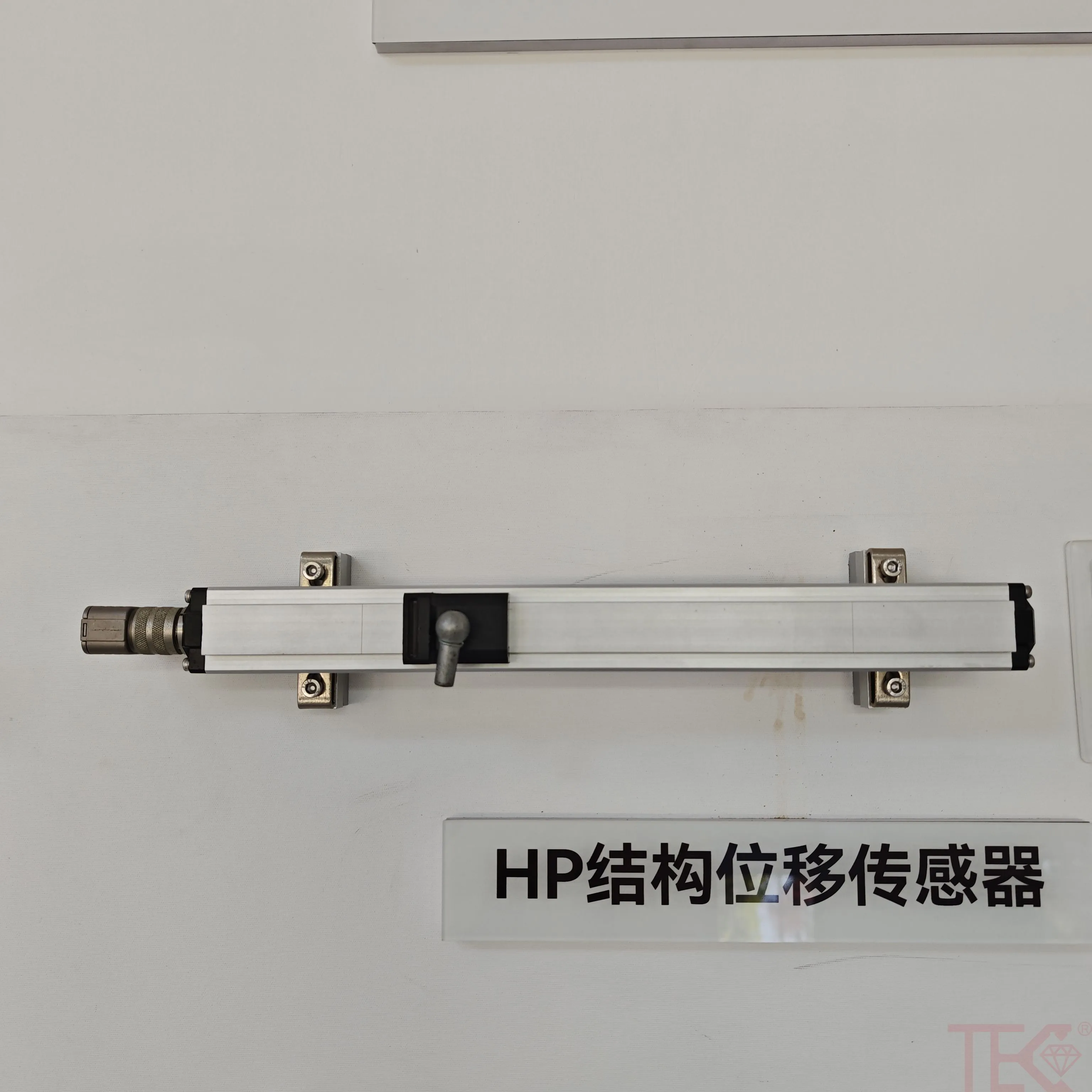 位移传感器在制砖机中的应用(图2) 位移传感器在制砖机中的应用(图2)